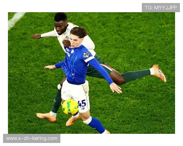 切尔西锋线连续换位完成精彩破门